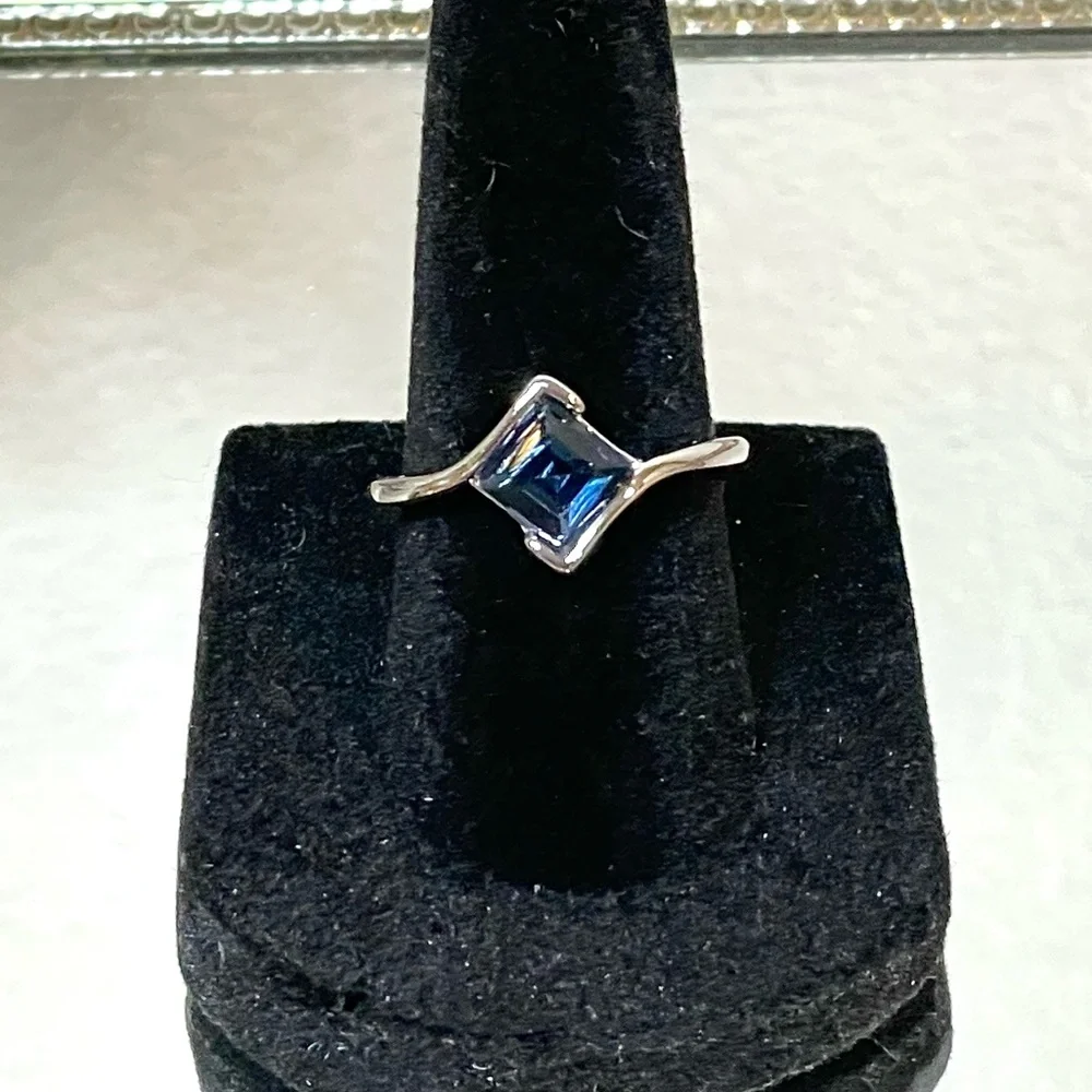 💥3/$50 Silver Tone & Sapphire Blue Square-Cut Crystal Ring | Dainty | Sz 7